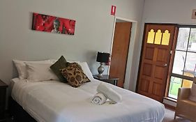 Lake Clifton Tavern And Motel